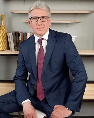 Директор Ахметов Якуб Искандярович