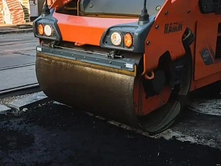 Асфальтобетонщик квалификация — 4-й разряд, код профессии — 11140