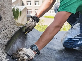 Кровельщик по рулонным кровлям и по кровлям из штучных материалов квалификация — 2-й разряд, код профессии — 13201